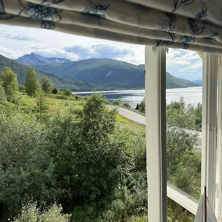 بيت للعطل The Little Yellow House In Ranbogen With Fjord And Mountain Views - Gateway To Lofoten نارفيك